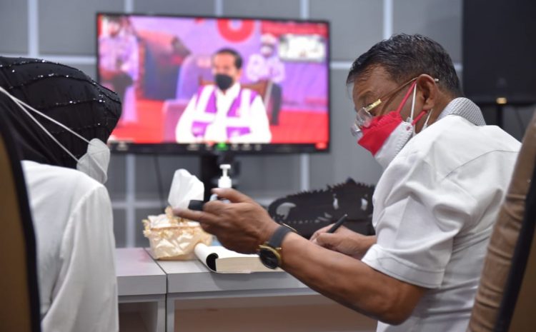 Gubernur Sulawesi Tengah H. Rusdy Mastura, didampingi Kadis Pertanian dan Holtikultura Ir. Trie Lamakampali, MM, mengikuti secara Virtual Kegiatan Merdeka Ekspor yang dilaksanakan Presiden RI Ir. Joko Widodo. Sabtu, 14 Agustus 2021.