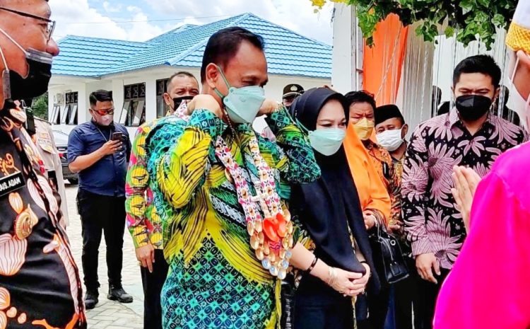 Wakil Gubernur Sulawesi Tengah Drs. Mamun Amir, didampingi Ibu Wakil Ketua TP. PKK Provinsi, Bupati Bangkep Rais B Adam, Membuka Sidang VIII Sinode AM Gereja-Gereja Suluttenggo di Bangkep Kamis, 7 Oktober 2021.