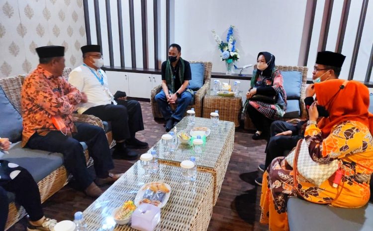 Wakil Gubernur Sulawesi Tengah Drs. Mamun Amir, Bersama Ibu Wakil Ketua TP. PKK Provinsi Mewakili Gubernur, untuk Menghadiri Penutupan MTQ Nasional di Ternate Maluku Utara, Jumat 22 Oktober 2021.