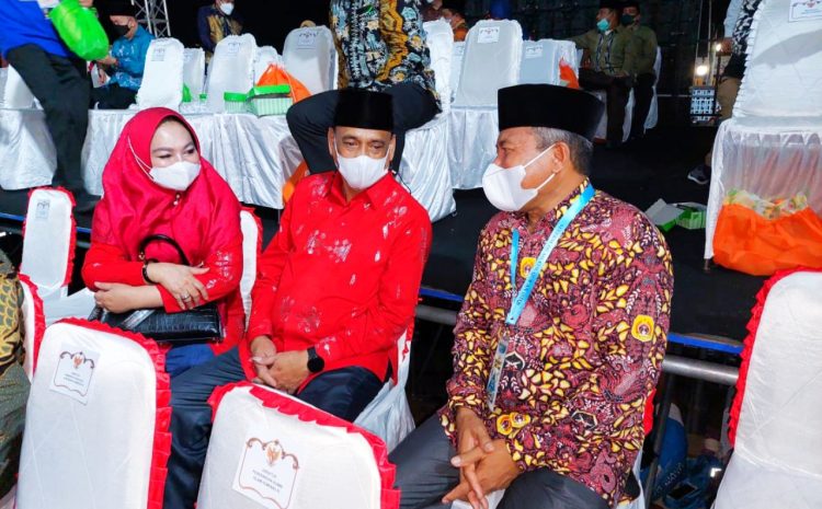 Wakil Gubernur Sulawesi Tengah Drs. Mamun Amir , Didampingi Ibu Wakil Ketua TP. PKK Provinsi Sulawesi Tengah, Mewakili Gubernur Menghadiri dalam Penutupan STQH XXVI Nasional Tahun 2021, di Kota Sofifi, 22 Oktober 2021.