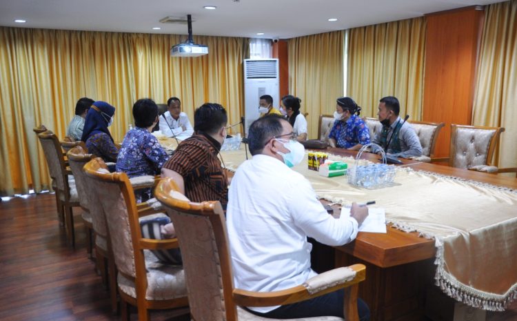 Wakil Gubernur Sulawesi Tengah Drs. Mamun Amir, Menerima Kunjungan Staf Khusus Ketua Dewan Pengarah BPIP Dr. Lia Kian, MM, Direktur Pembudayaan BPIP Dr. Irene Camelyn Sinaga, A.P.,M.Pd.dan Rombongan dari BPIP, Rabu, 30 Oktober 2021.