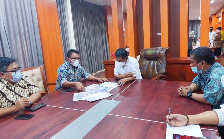 Gubernur Sulawesi Tengah H. Rusdy Mastura, menerima Paparan dari Tim Konsultan Penyusunan Feasibility Study dan Masterplan penataan Kawasan SILEBETA (Silae – Lere – Besusu – Talise), Rabu, 3 November 2021.