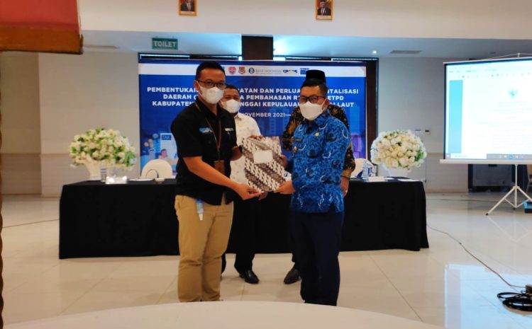 Bupati Banggai, Amirudin Tamoreka, menghadiri acara pembentukan Tim Percepatan dan Perluasan Digitalisasi Daerah (TP2DD), serta pembahasan Roadmap ETPD Kabupaten Banggai, Banggai Kepulauan, Banggai Laut, yang bertempat di Ballroom Hotel Estrella, Rabu (17/11). Media Kominfo Banggai.