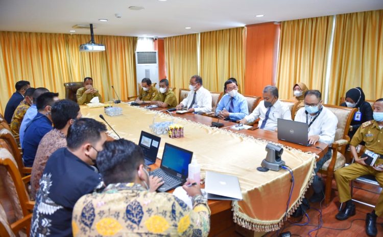 Wakil Gubernur Drs. Mamun Amir Mewakili Gubernur Menerima Tim IT PT. KIS SIMRS tekait dengan Pembangunan Sistem Pengembangan Informasi Layanan Rumah sakit, Digitalisasi Transaksi Keuangan Daerah dan Sistem Layanan Bank Pembangunan Daerah, Bertempat di Ruang Kerja Wakil Gubernur, 8 November 2021.