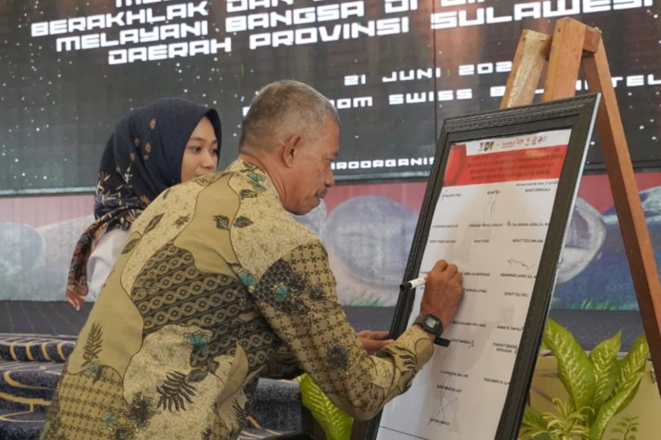 Wagub Bersama Sekdaprov Sulteng Luncurkan Core Values Asn Berakhlak Dan