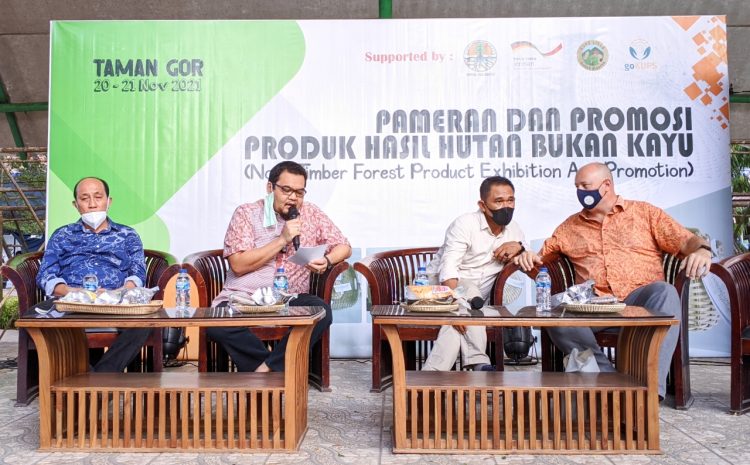 Gubernur Sulteng diwakili Kepala Disperindag, Buka Secara Resmi Pameran dan Promosi Produk Hasil Hutan Bukan Kayu.